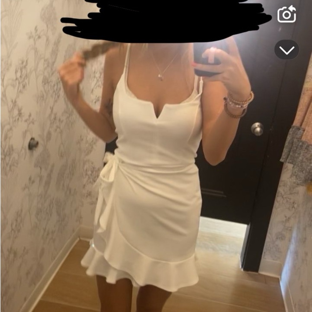 Elegant White Sleeveless Dress